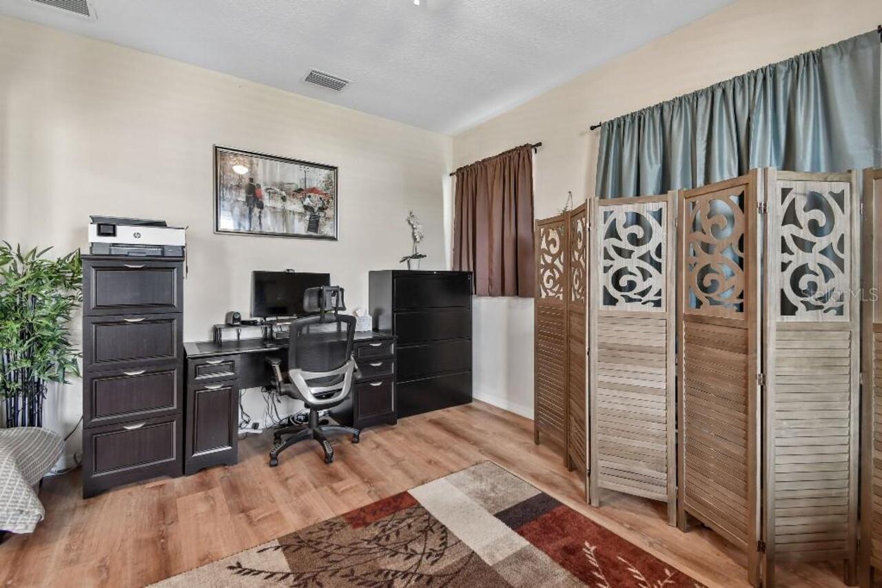 Listing Photo 9