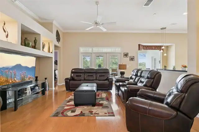 Listing Photo 9