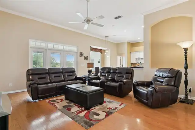 Listing Photo 11