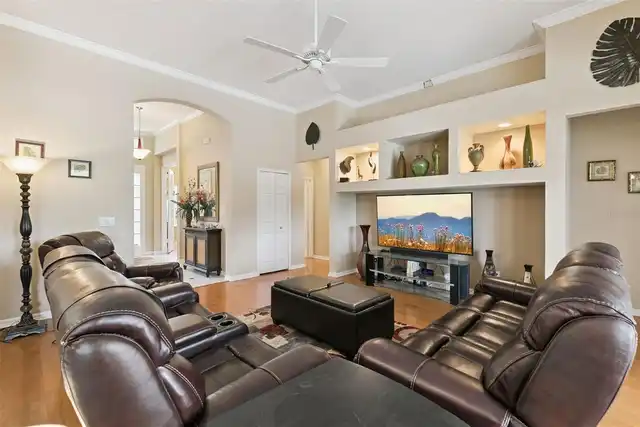Listing Photo 12