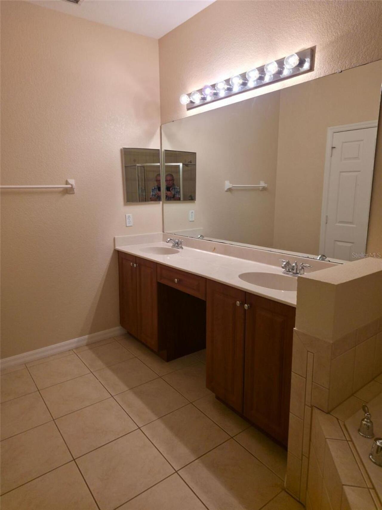 Listing Photo 12