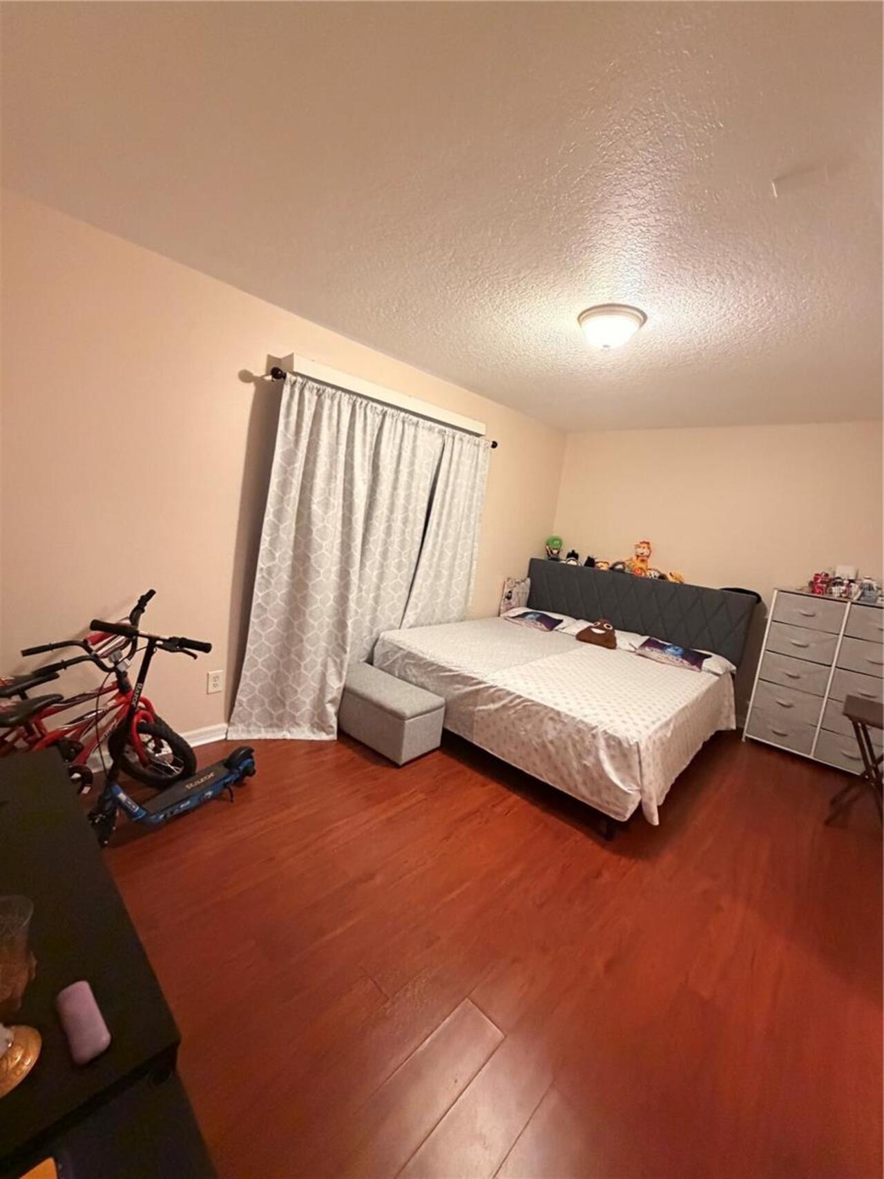 Listing Photo 12