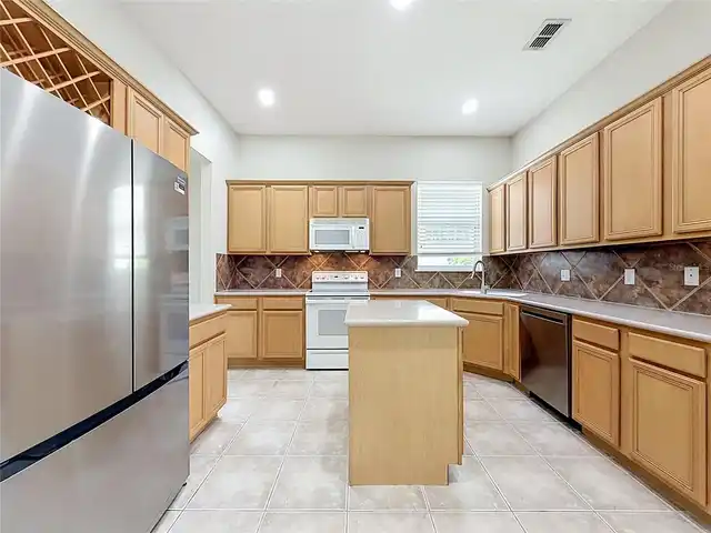 Listing Photo 12