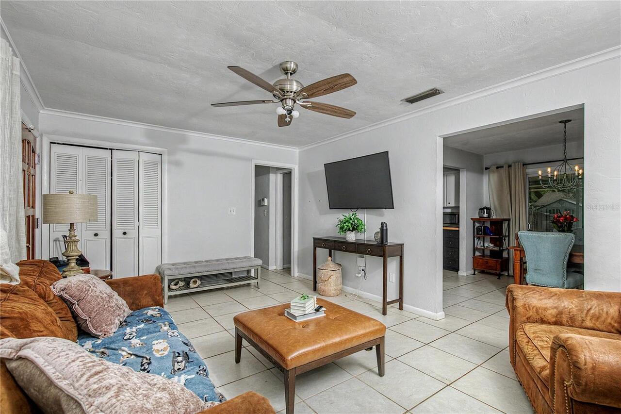 Listing Photo 11