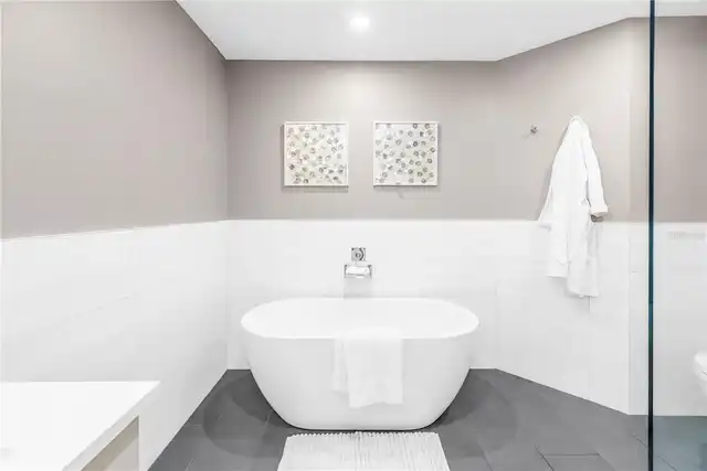 Listing Photo 14