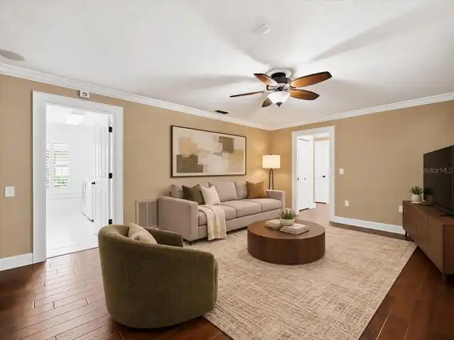 Listing Photo 11