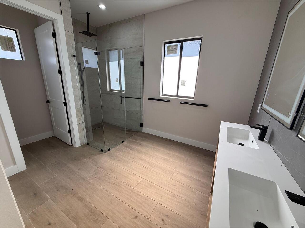 Listing Photo 11