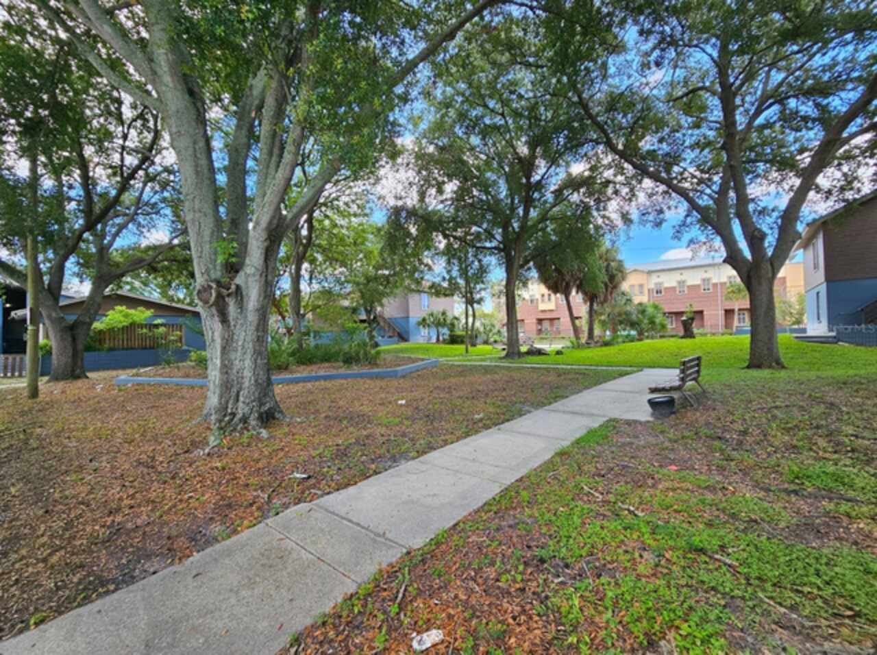 Listing Photo 12