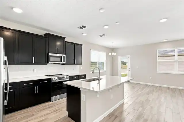 Listing Photo 10