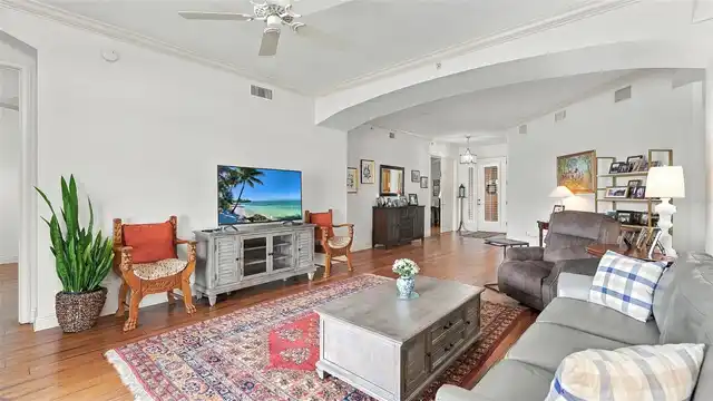 Listing Photo 12
