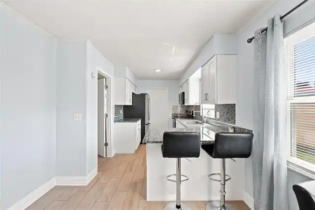 Listing Photo 16