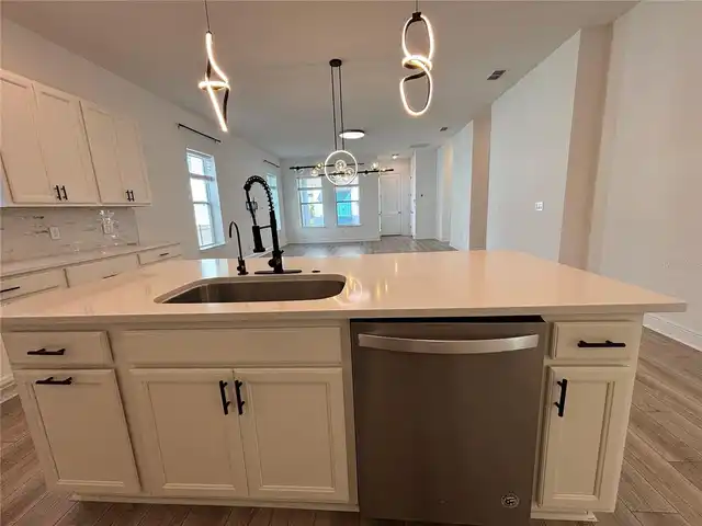 Listing Photo 14