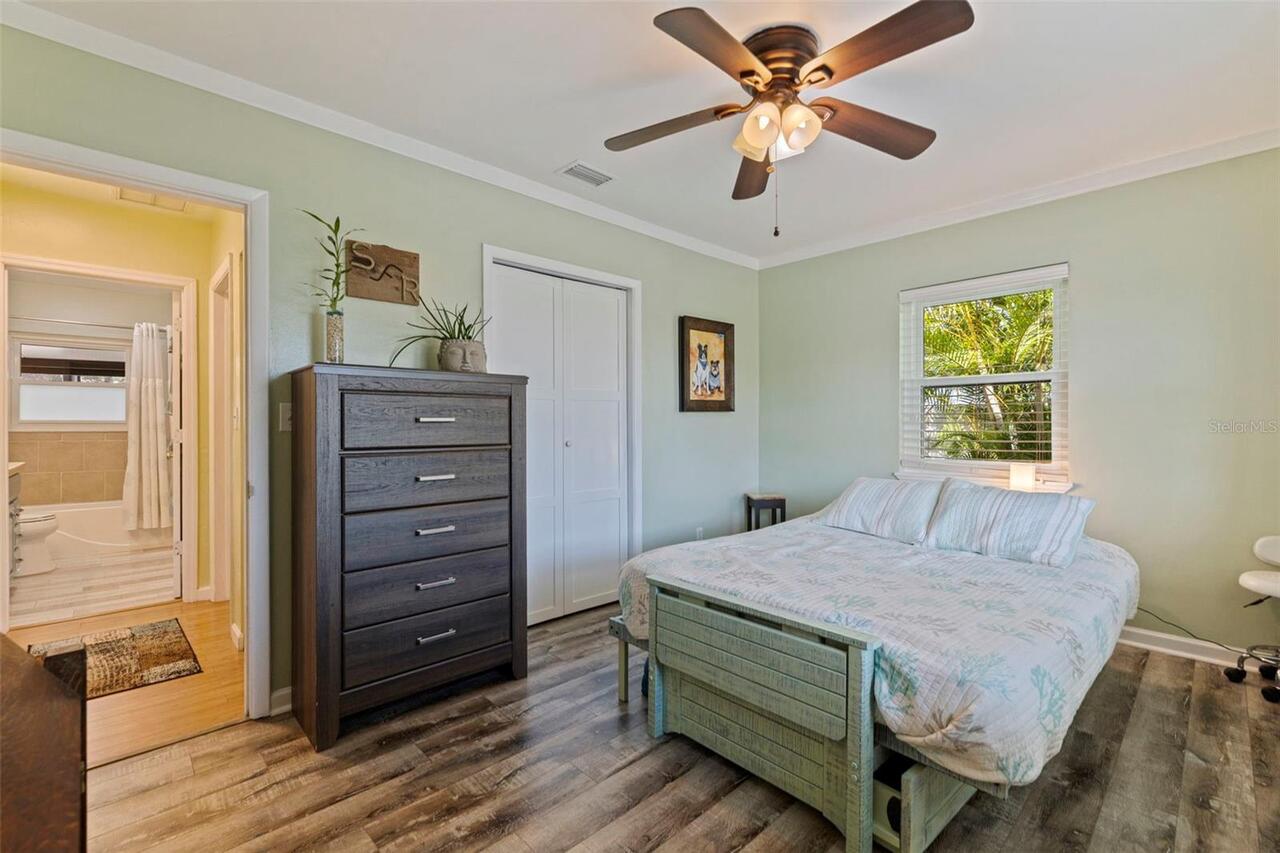 Listing Photo 12