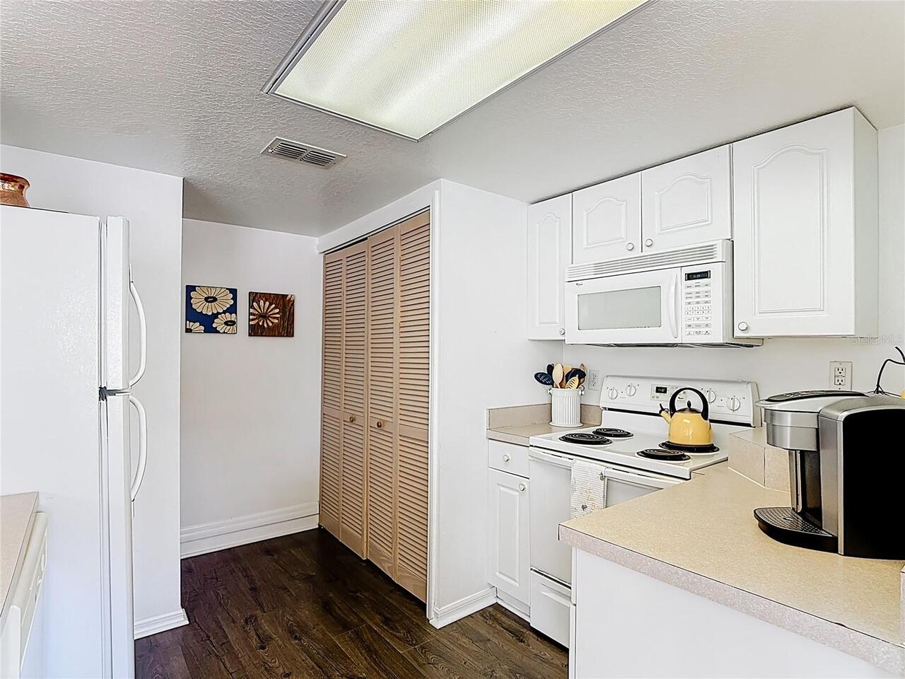 Listing Photo 9