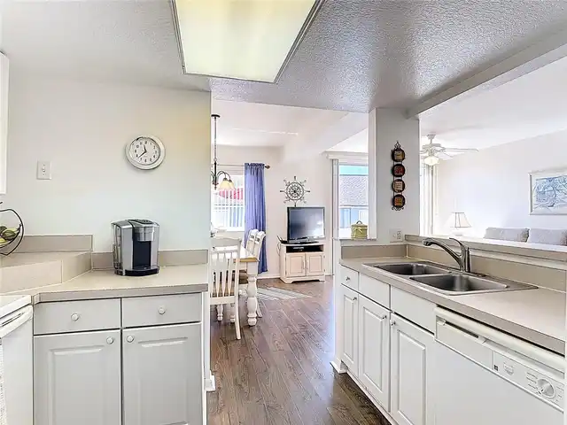 Listing Photo 12
