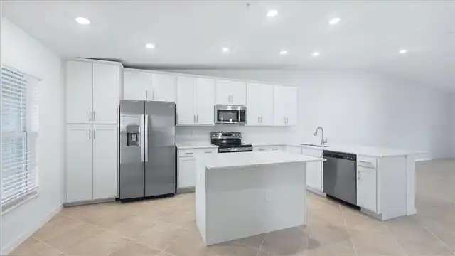 Listing Photo 11