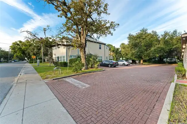 Listing Photo 10
