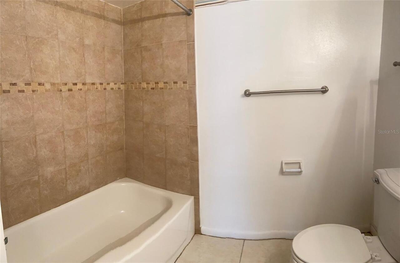 Listing Photo 11