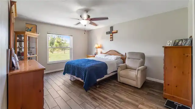 Listing Photo 8