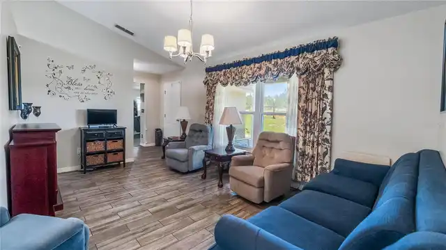Listing Photo 14