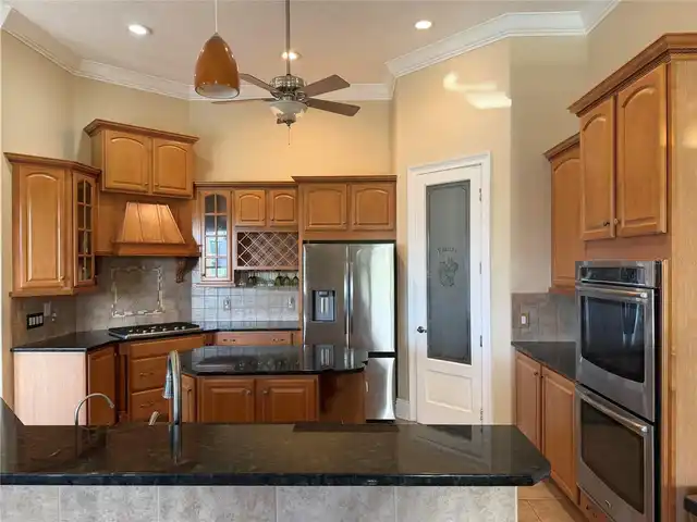 Listing Photo 12