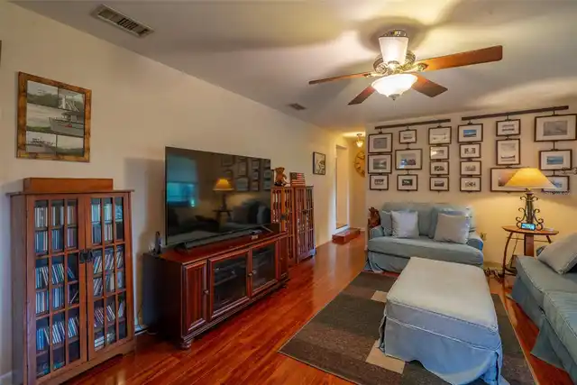 Listing Photo 18
