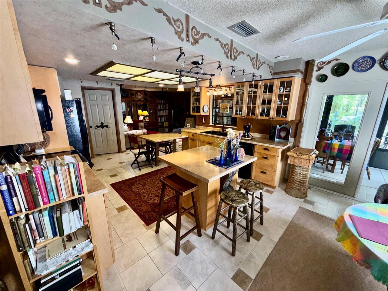 Listing Photo 9