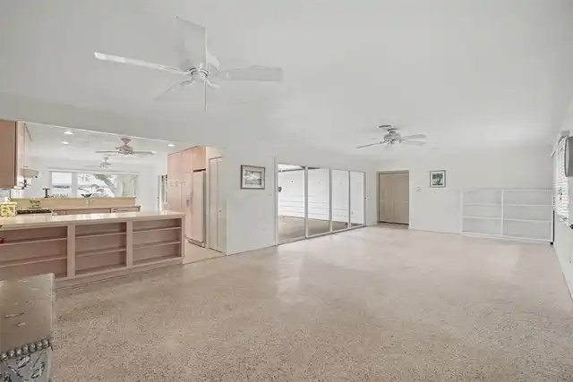 Listing Photo 11