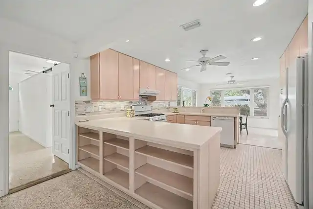 Listing Photo 15
