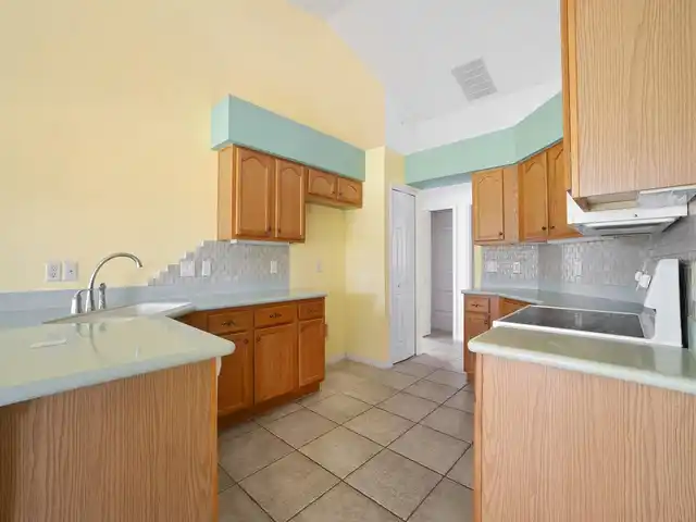 Listing Photo 12