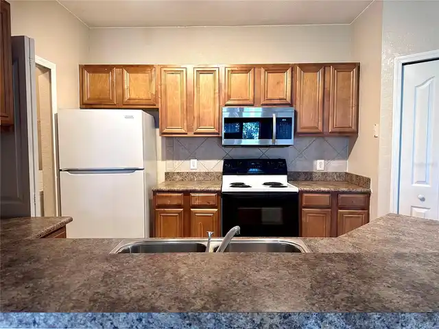 Listing Photo 10