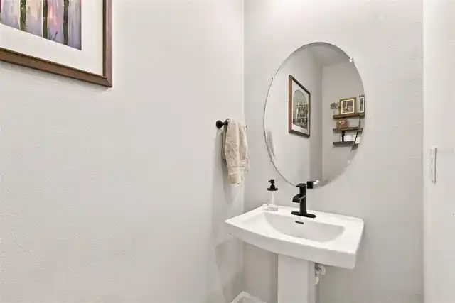 Listing Photo 12