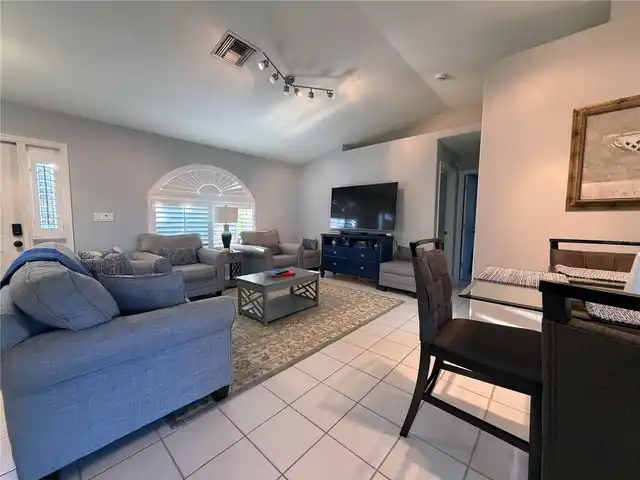 Listing Photo 12