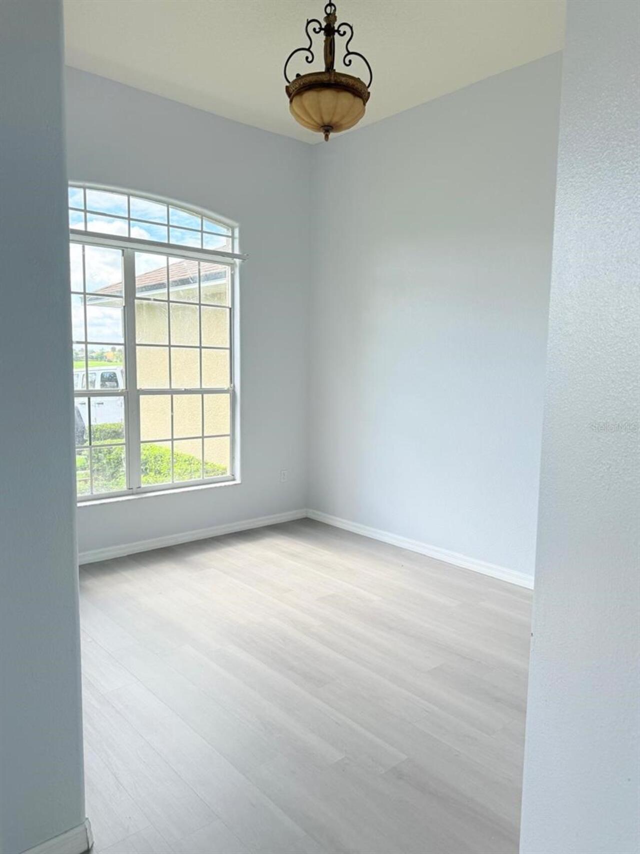 Listing Photo 9