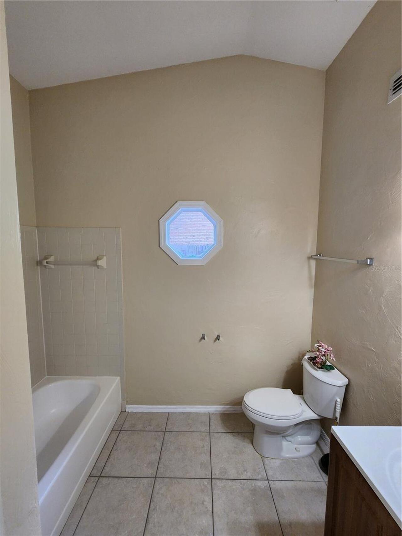 Listing Photo 9