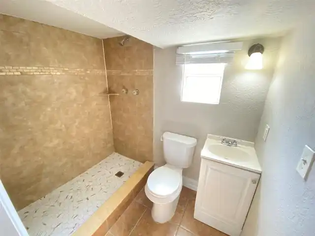 Listing Photo 11