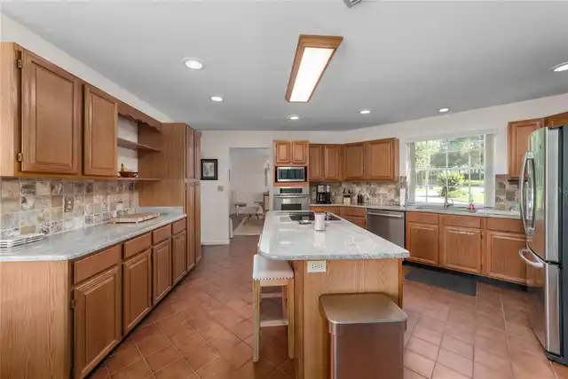 Listing Photo 14