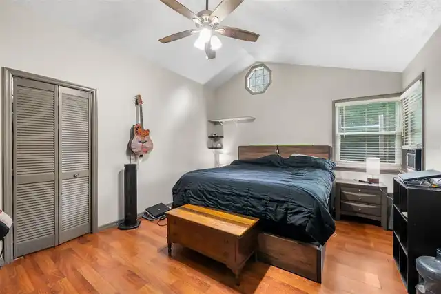 Listing Photo 8
