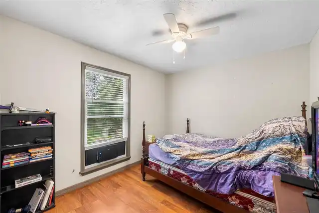 Listing Photo 11