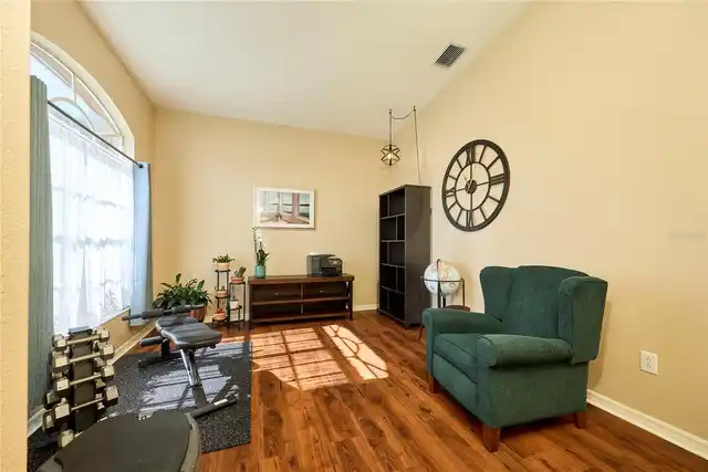 Listing Photo 10
