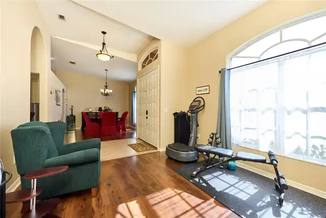 Listing Photo 11