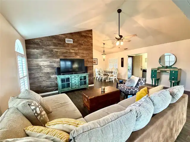 Listing Photo 8