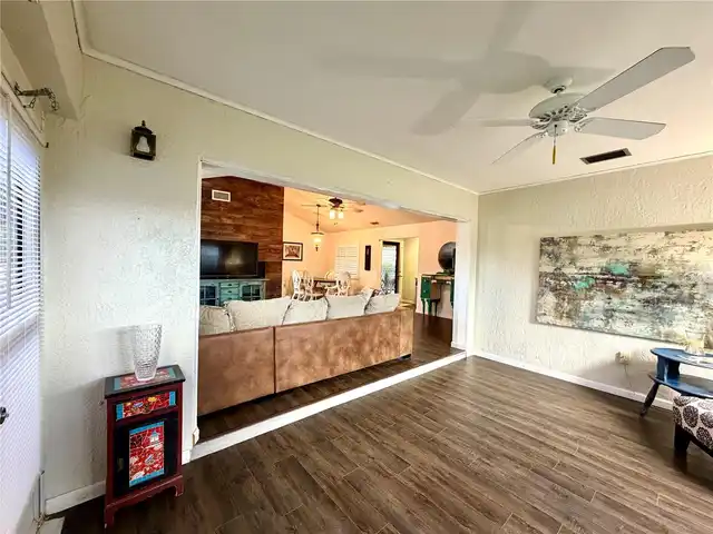 Listing Photo 11