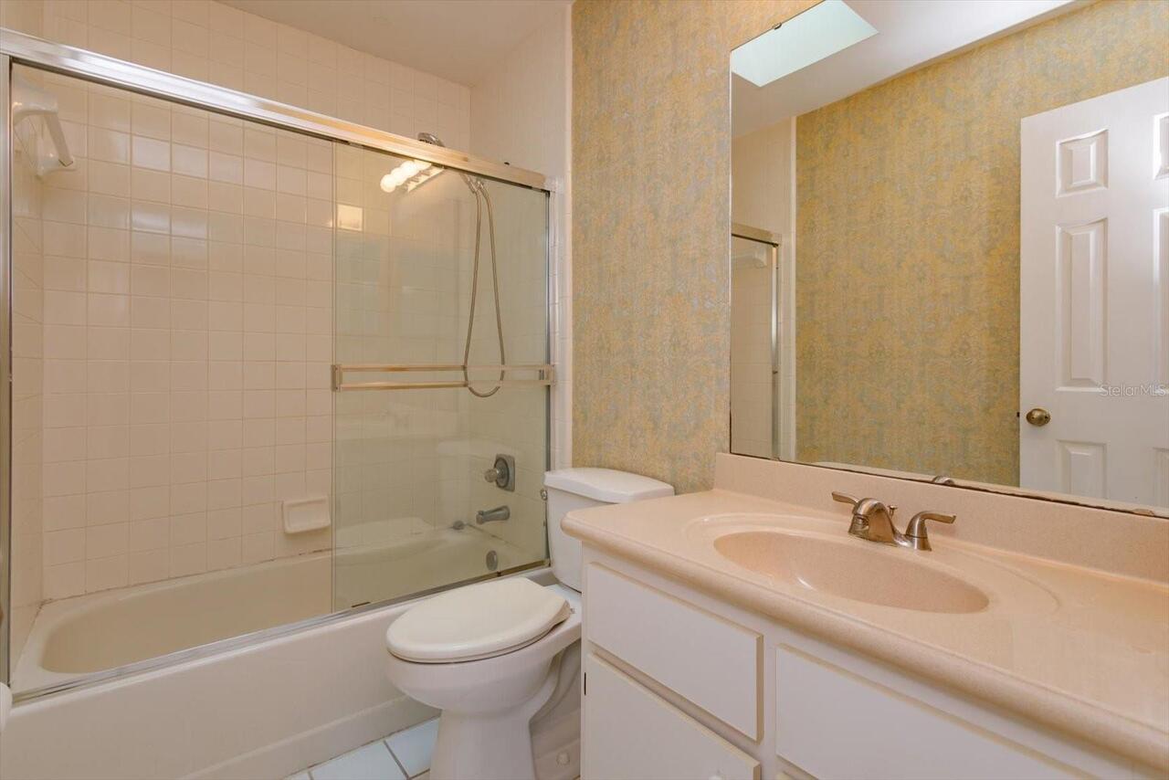 Listing Photo 12