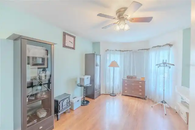 Listing Photo 16