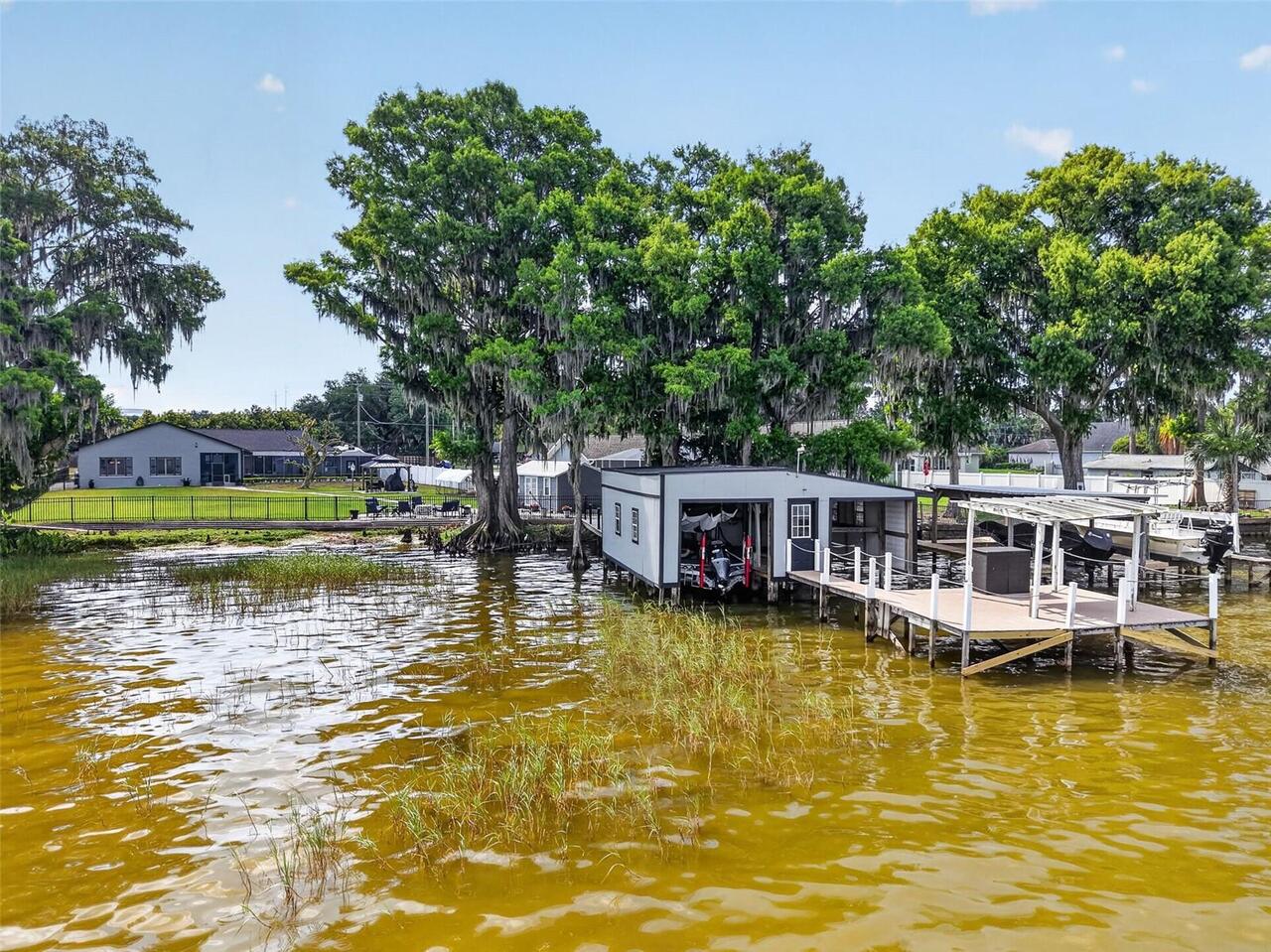 Tavares Real Estate