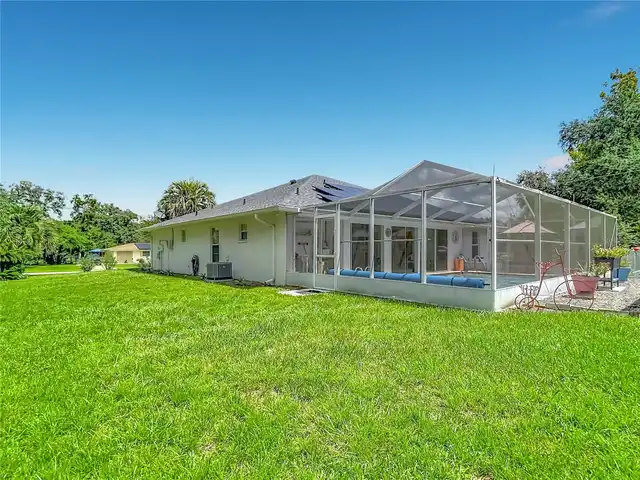 Listing Photo 11