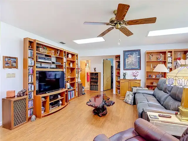 Listing Photo 15