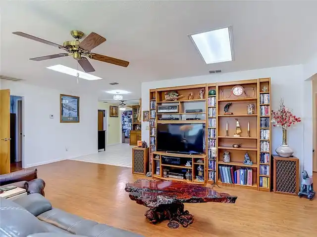 Listing Photo 16
