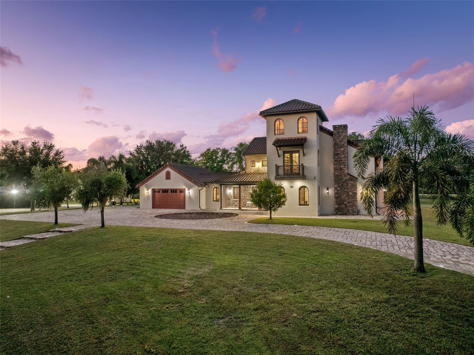 2BR, Home, 2BA, $3,200,000
Read More